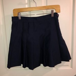 🛍American apparel navy pleated skirt